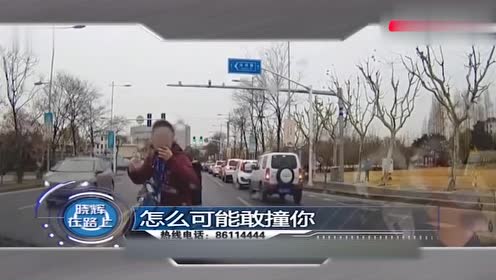 晓辉在路上:高速别车特来劲?司机下车耍横,后车一吼司机秒变怂