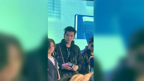 吴亦凡前一秒那么帅气,后一秒就羞的不得了