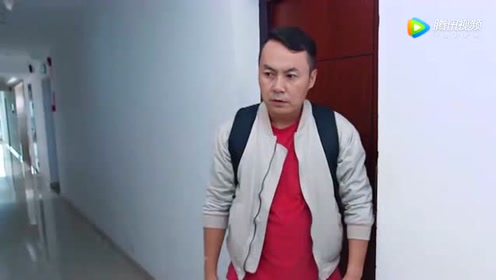 《陈翔六点半》茅台进城之后记性不太好 回家路上总要标记路线