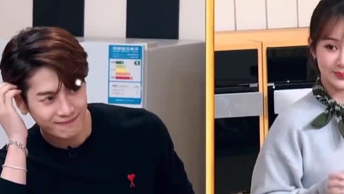 王嘉尔终于见偶像,杨紫罕见害羞,王嘉尔见杨紫不好意思直视