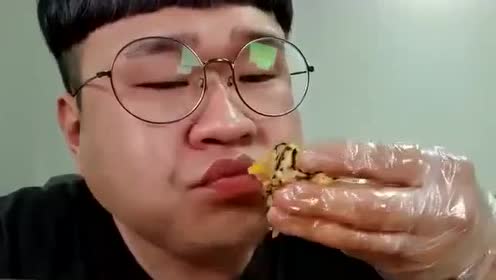 吃播:韩国小胖大胃王吃火锅,配脆皮炸鸡手抓饭,真诱人