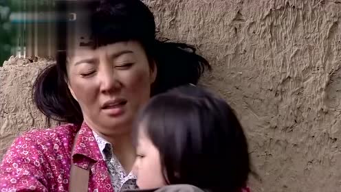 家里穷妈妈想把小女儿送人,傻春直接带妹妹离家出走!