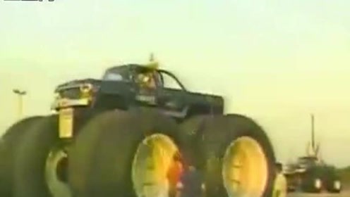 福特大脚车 巨大的轮子碾压其他越野车毫无压力!