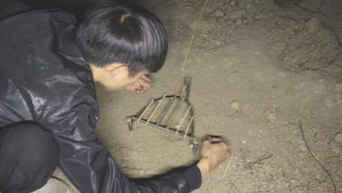 小王制作适合北方用的吊脚套捕猎陷阱,专套专用,这也太猛了