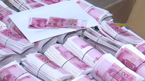 443万假钞正在打印警方破门而入,钱还是"热"的