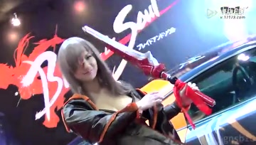 大饱眼福！大波妹子cosplay剑灵！