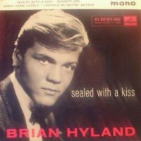 Sealed With A Kiss(热度:106)由Frank翻唱，原唱歌手佚名