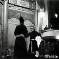 京剧《武家坡》提起当年泪不干(热度:45)由夏立华翻唱，原唱歌手耿其昌