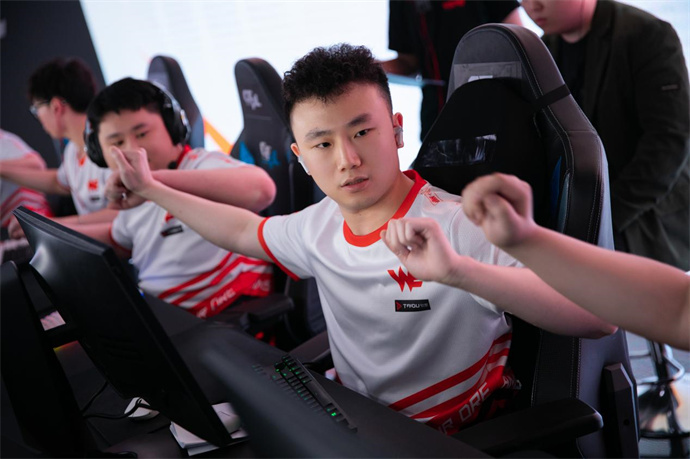 WE鏖战三图险胜EDG，成都AG直落两局击败Q9