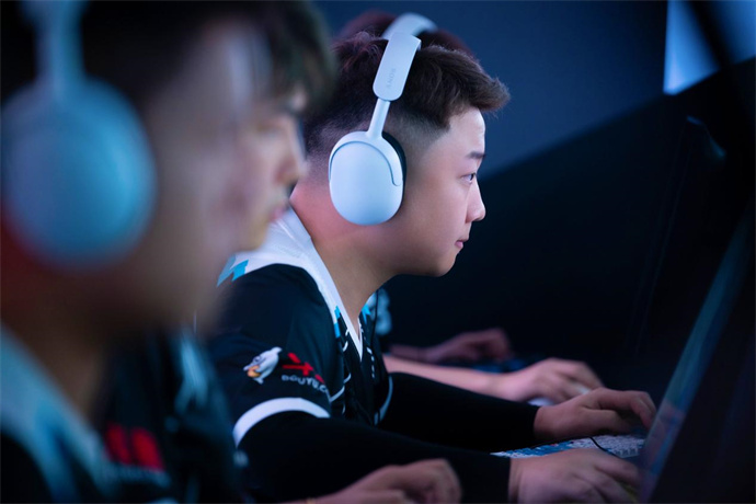 Wn99五杀BS击败WE，成都AG苦战三局险胜KZ