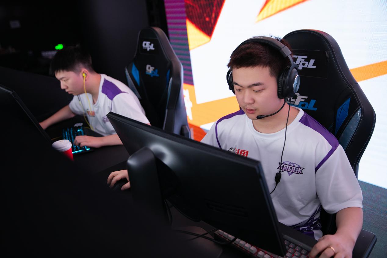 LGD与EDG谁能赢下首胜？J1E与Koi上演自由人角逐