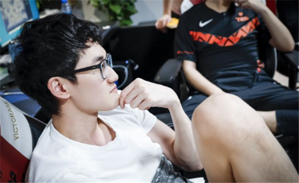 karsa采访表示自己喜欢蹲下路 因为肌肉记忆比较鲜明-英雄联盟官方