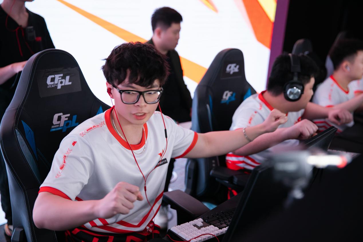 XROCK直落两局击败WE，First两拿MVP，EP轻取EDG
