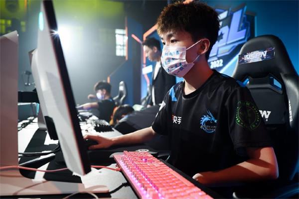 [穿越火线] 苏瑞首登CFPL采访席，在逆境中寻找琐碎的微光