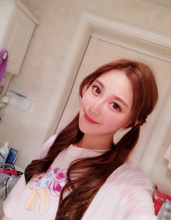 企鹅电竞阿怪 s13总决赛让我们相约重庆来自企鹅电竞的主播阿怪是第一