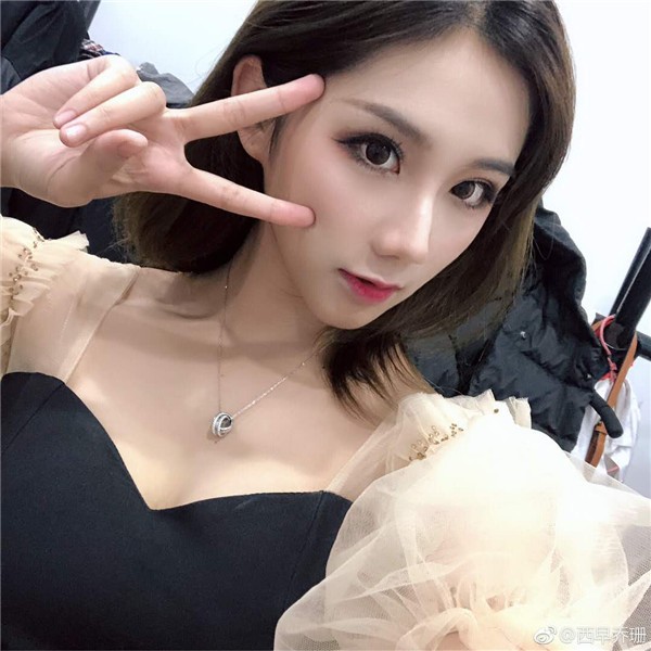 完美身材超高颜值性感女神乔珊令联盟为之倾倒