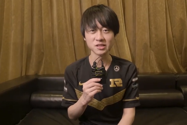 uzi生日rng齐送祝福 众人齐声道:你是真的强!