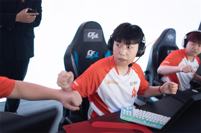 KZ干净利落2-0击败XROCK，成都AG鏖战三局险胜WE