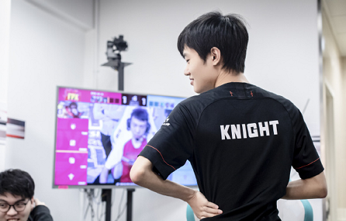 knight是个操作怪,很多lpl观众们早就希望他能进世界赛展示国产选手的