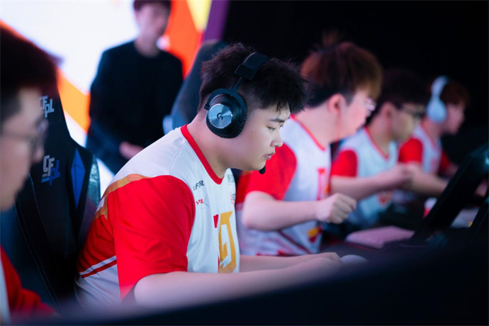 WE鏖战三图险胜EDG，成都AG直落两局击败Q9