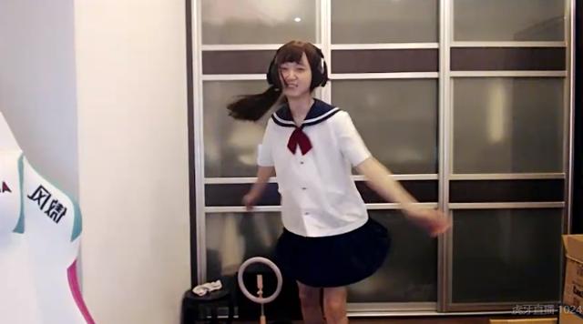 神超双马尾女装直播让粉丝疯狂!uzi瞬间脸红:脸蛋太清纯了