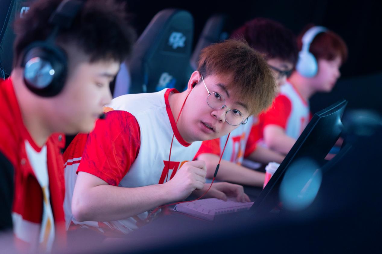 总决赛门票之争！成都AG与Q9狭路相逢谁能胜？