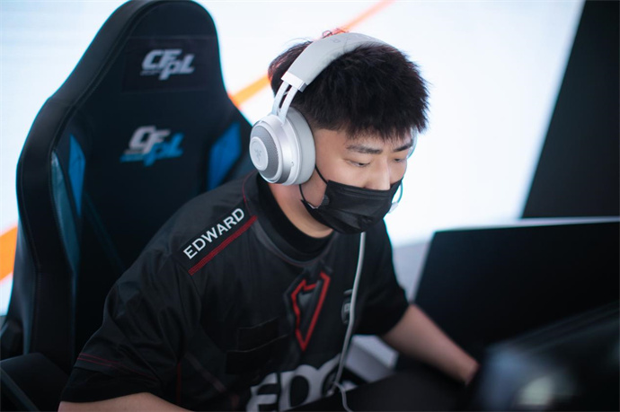 WE鏖战三图险胜EDG，成都AG直落两局击败Q9