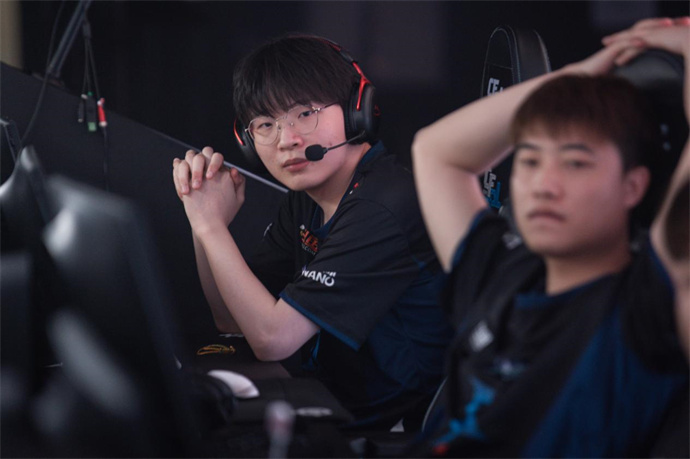 成都AG连下两城战胜KZ、EP直落两局击败LGD