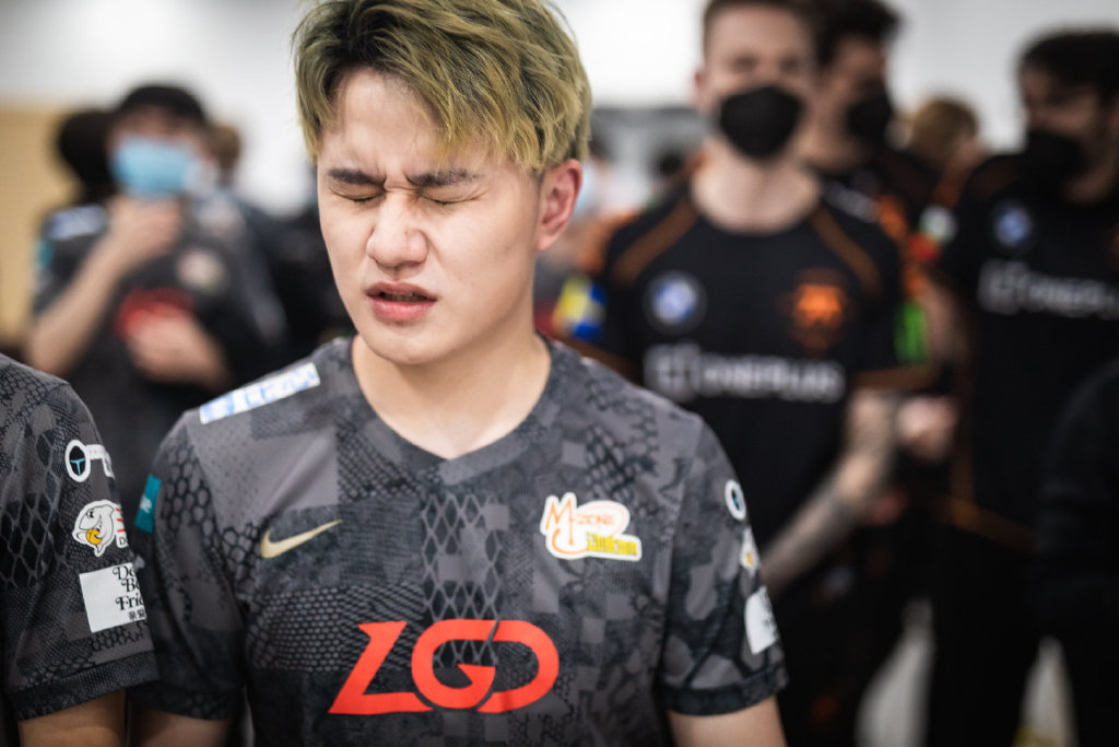 lgd无缘八强后,全队集体微博发声致歉,教练主动揽责bp问题-英雄联盟