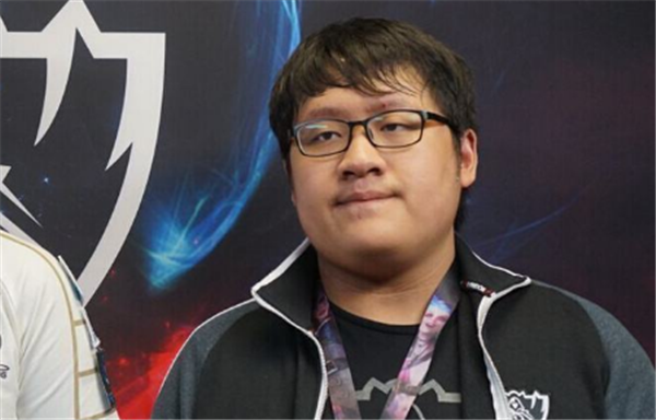 葛炎,绰号小孩游神,作为曾经的老牌选手,他在巅峰时期打出过很多精彩