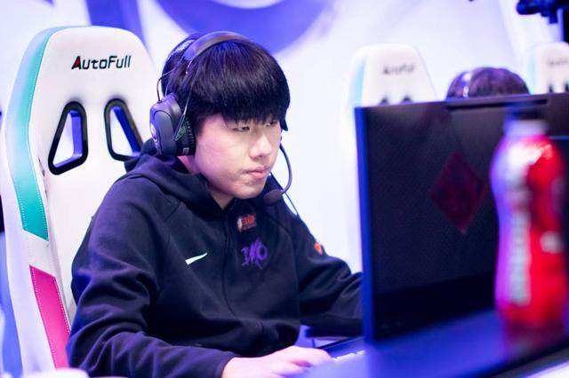 官总直播透露rng引进一名新ad,实力很强,但不是阿修罗