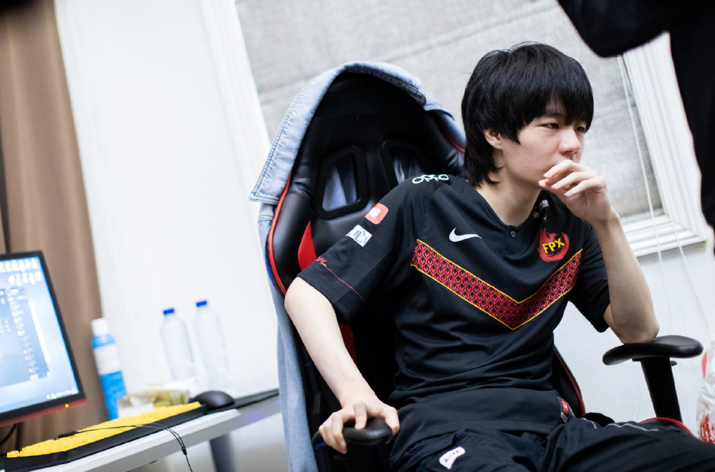 crips真名刘青松,是出生于1998年的顶级辅助,s9是他职业生涯最辉煌的