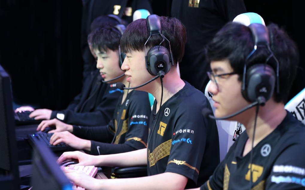 rng队员合同日期公布:小虎签约至s12 gala最特殊-英雄联盟官方网站