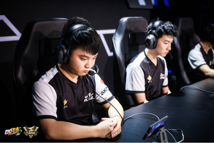 常规赛快讯king21战胜tmgtsking彬神操作极限