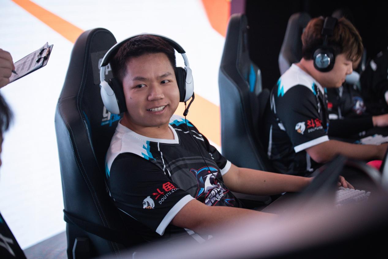 Q9雨寞与EPFirst正面交锋，XqluN率EDG挑战旧主BS