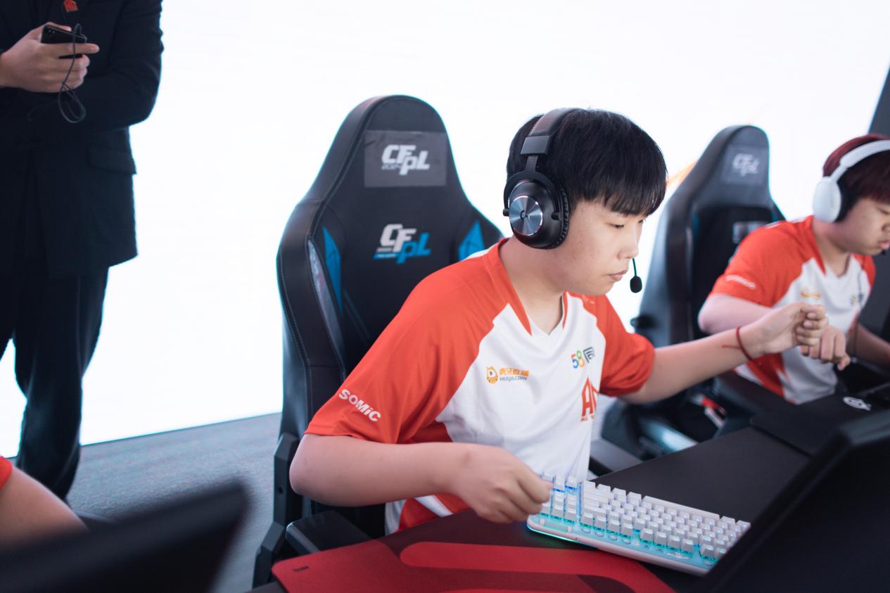 J1E与yf碰撞XROCK与KZ谁更胜一筹？WE挑战成都AG