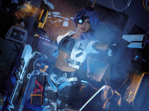 莎弥拉风靡峡谷小姐姐出高质量cos作品被英雄联盟官博翻牌