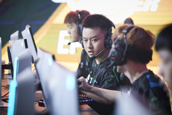 [穿越火线] 宇大帅、First斩获MVP，后起之秀堪称新生代名将