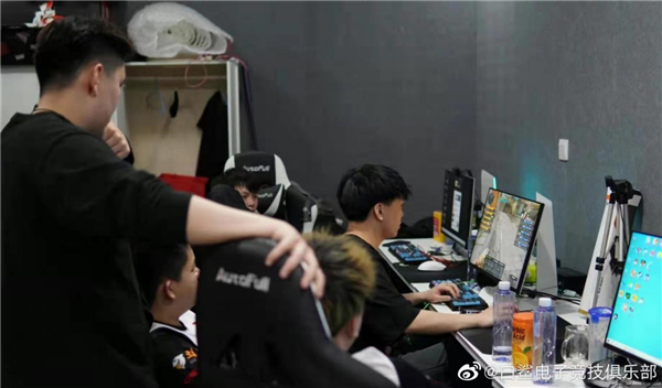 [穿越火线] 念旧血C拿揭幕战首胜，白鲨内部问题仍然严峻
