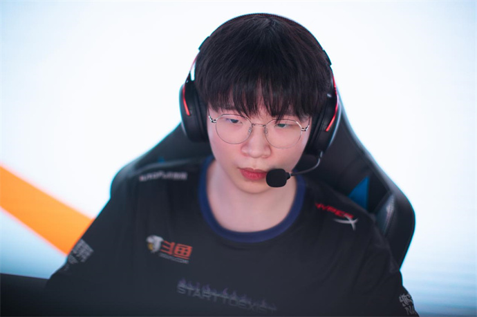 ruel五杀KZ连下两城击败EDG，BS两局碾压Q9