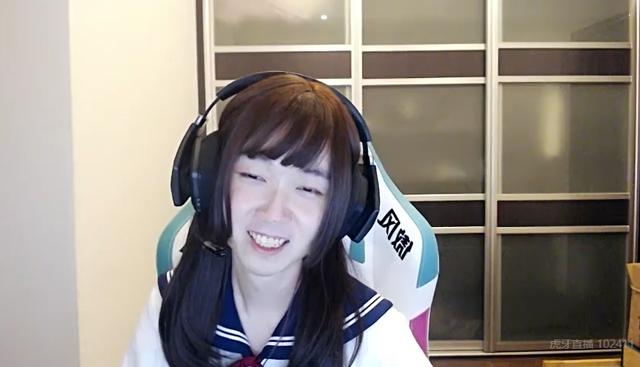 神超"妹妹"代播:双马尾装扮惊艳全场!