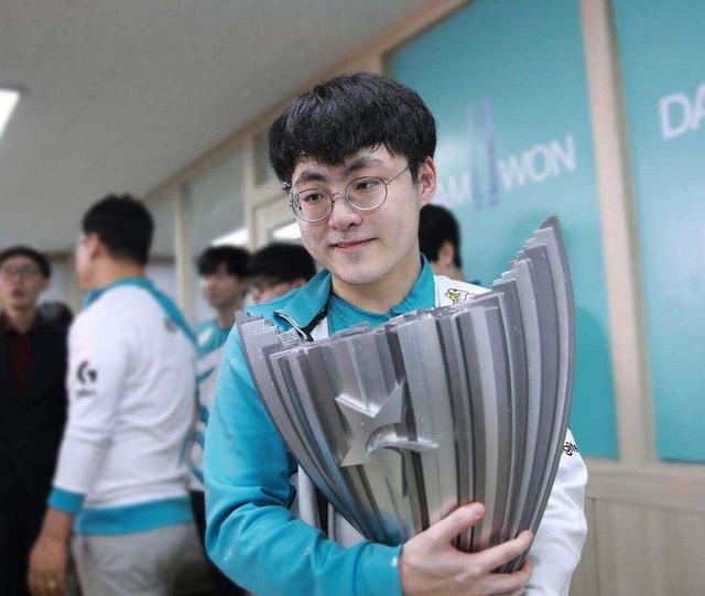 单杀wunder 让dwg中单自闭 峡谷之巅绝活哥火了-英雄联盟官方网站