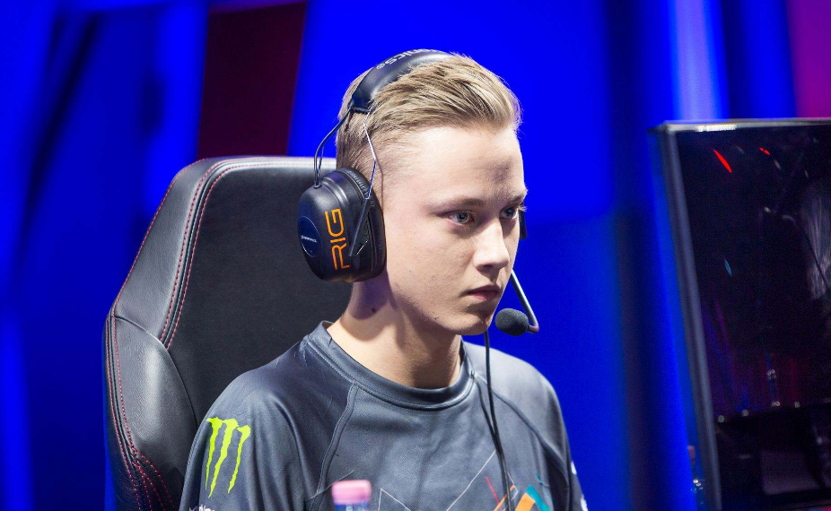 "到如今的"型男",欧成一直以来都是我们lpl粉丝们非常喜欢的一名选手