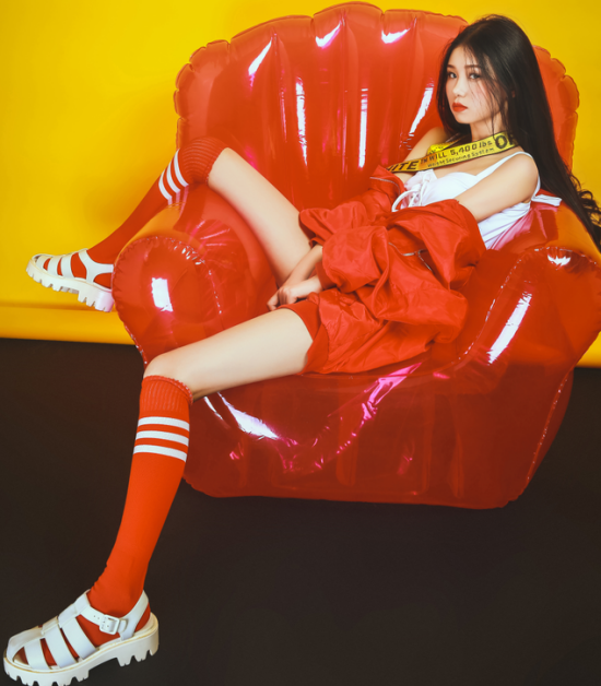 解说&mdash;&mdash;电竞御姐之称的乔珊和电竞追梦少女鬼马精灵贞子