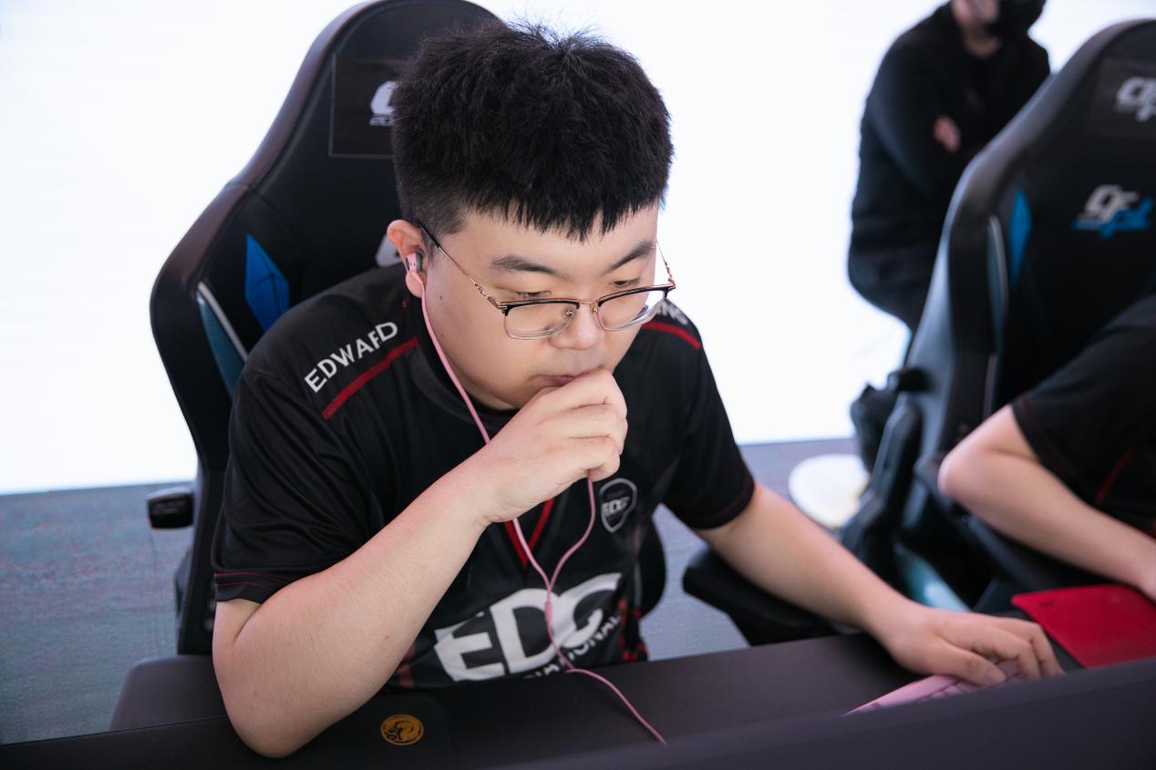 EDG对战Q9，EP爆炸果皇Firstvs成都AG破局利刃Jwei