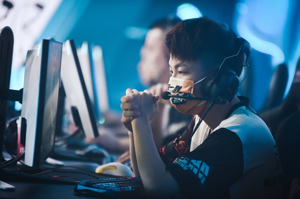[CFPL] R.LGD百尺竿头更进一步，白鲨长风破浪会有时
