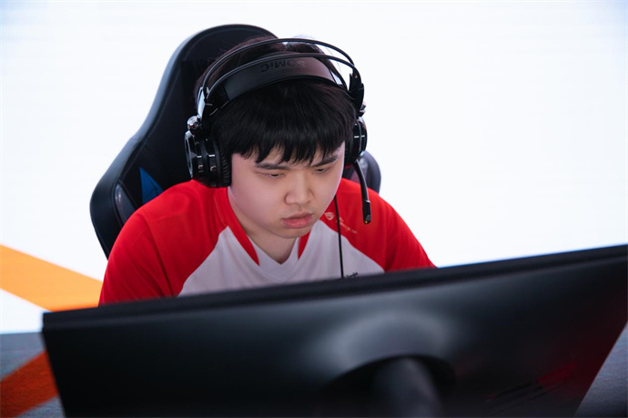 WE鏖战三图险胜EDG，成都AG直落两局击败Q9
