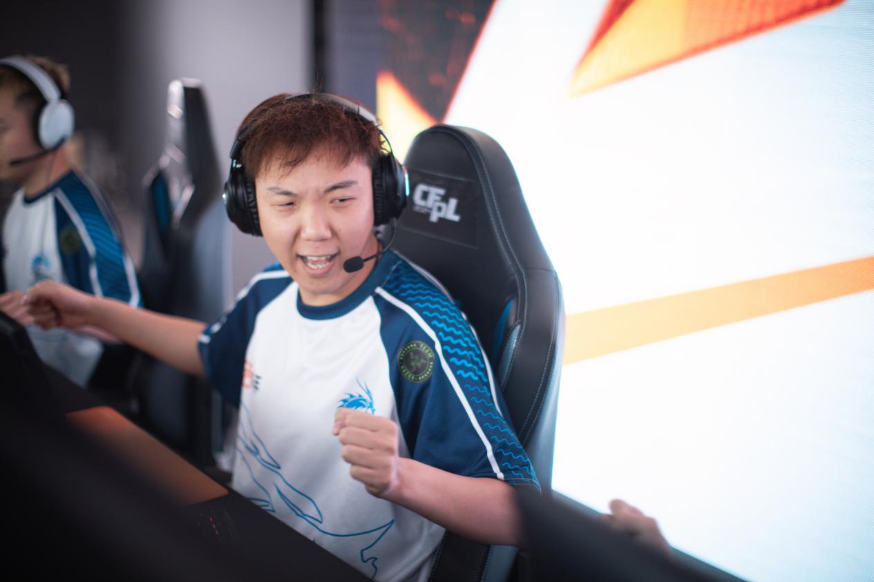 XROCK直落两局击败WE，First两拿MVP，EP轻取EDG