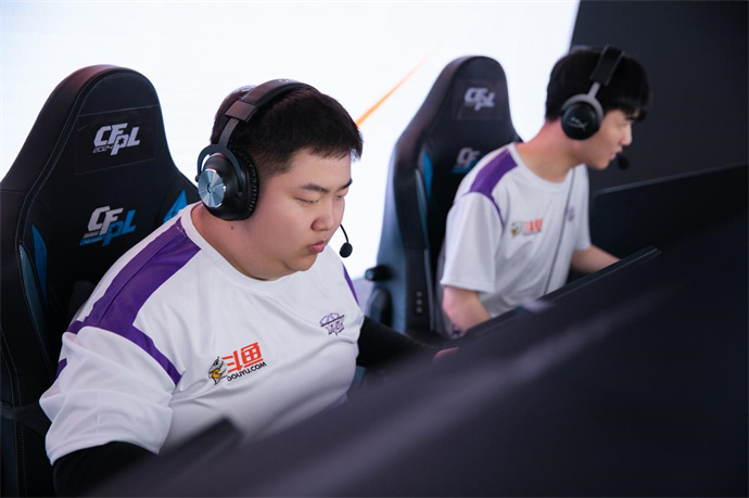 KZ干净利落2-0击败XROCK，成都AG鏖战三局险胜WE