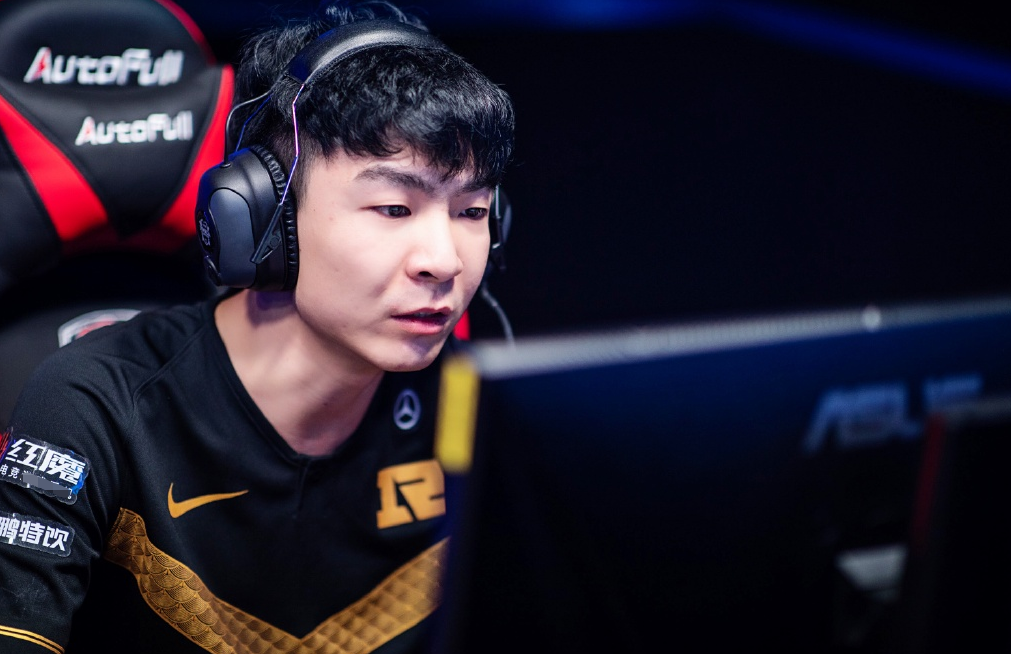 恭喜rng!首位最强王者诞生 uzi有望圆梦s10